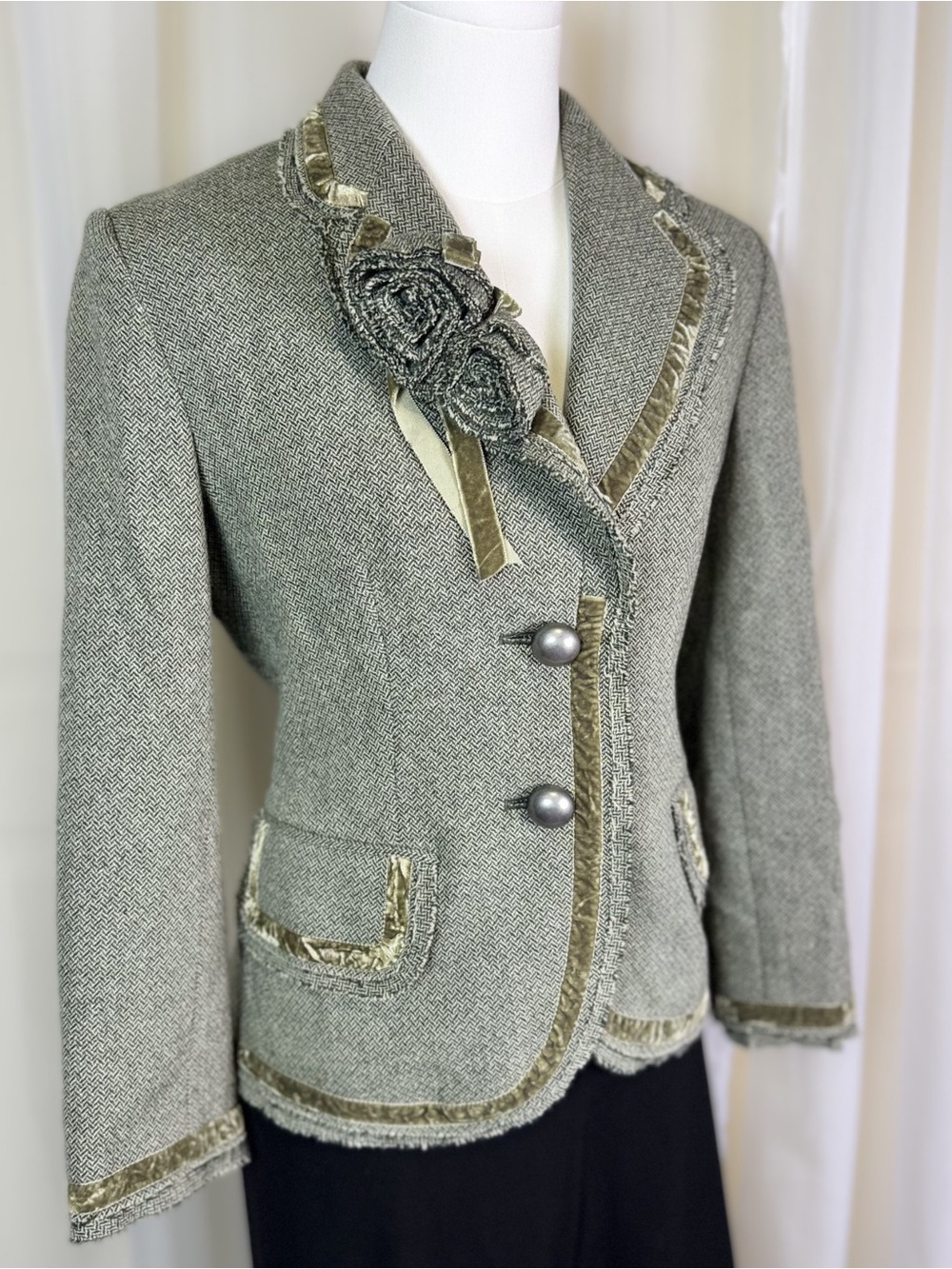 Banana Republic Wool Blazer w/ Velvet Trim + Floral Brooch tweed size 4 - Picture 14 of 14